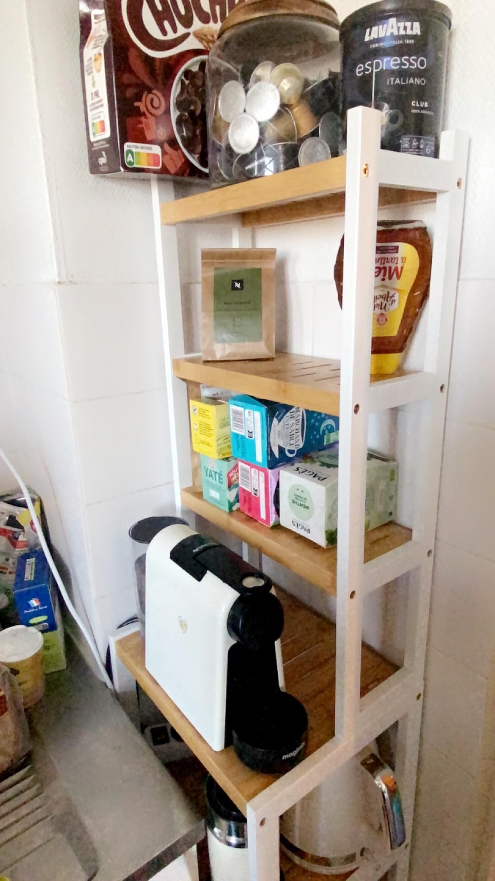 Schönes Bambusregal